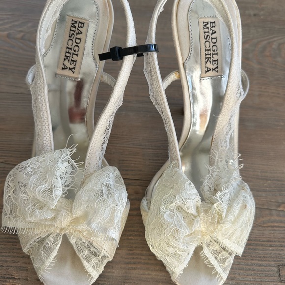 Badgley Mischka Cream Lace Slingback Heels. Vintage. - Picture 2 of 10